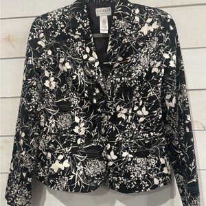 Villager Black and White Floral Blazer in size 6. Great condition!